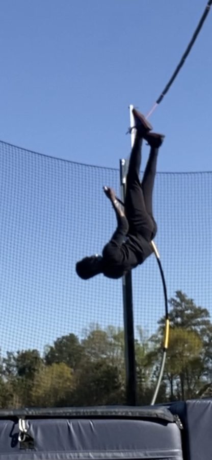 Brenden Vanderpool inverted on the pole, 2020