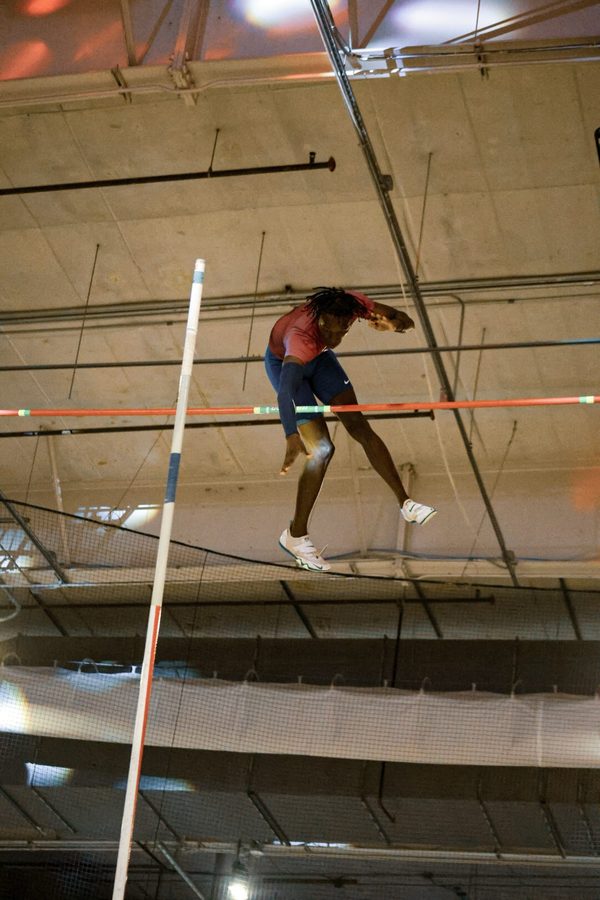 Brenden Vanderpool clearing the bar